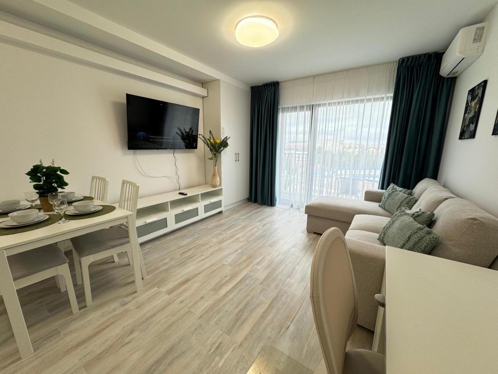 Apartment Luxury Avanera Towers Parking Included
