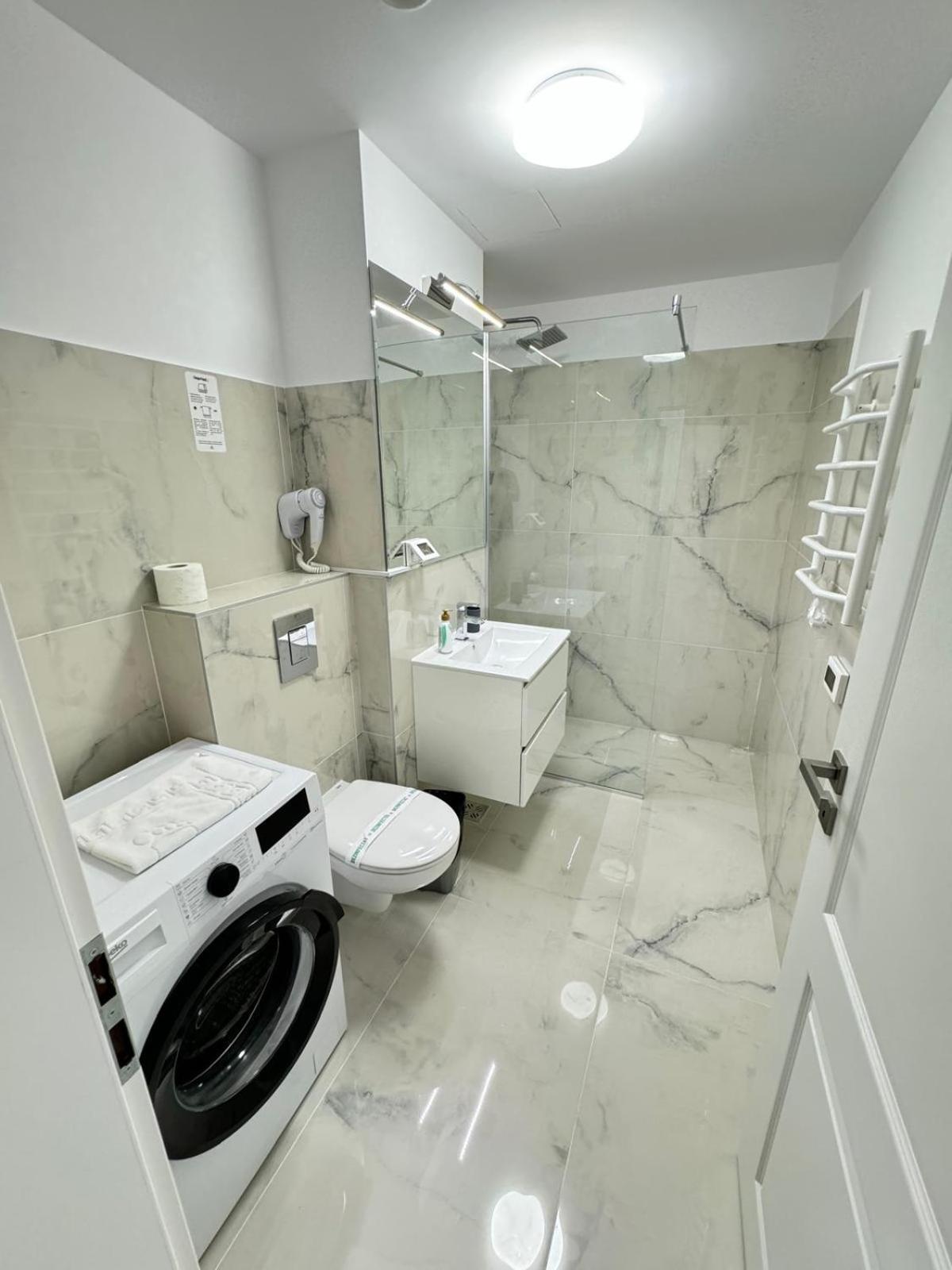 Luxury Avanera Towers Parking Included Apartment Suceava